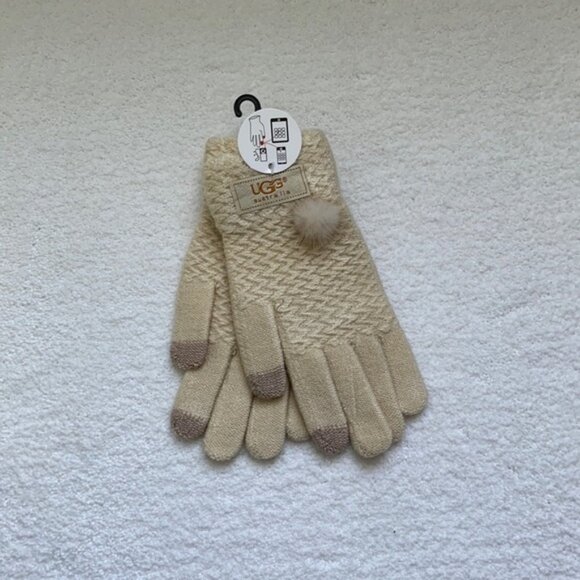 UGG Cream Tech Gloves - Picture 1 of 1